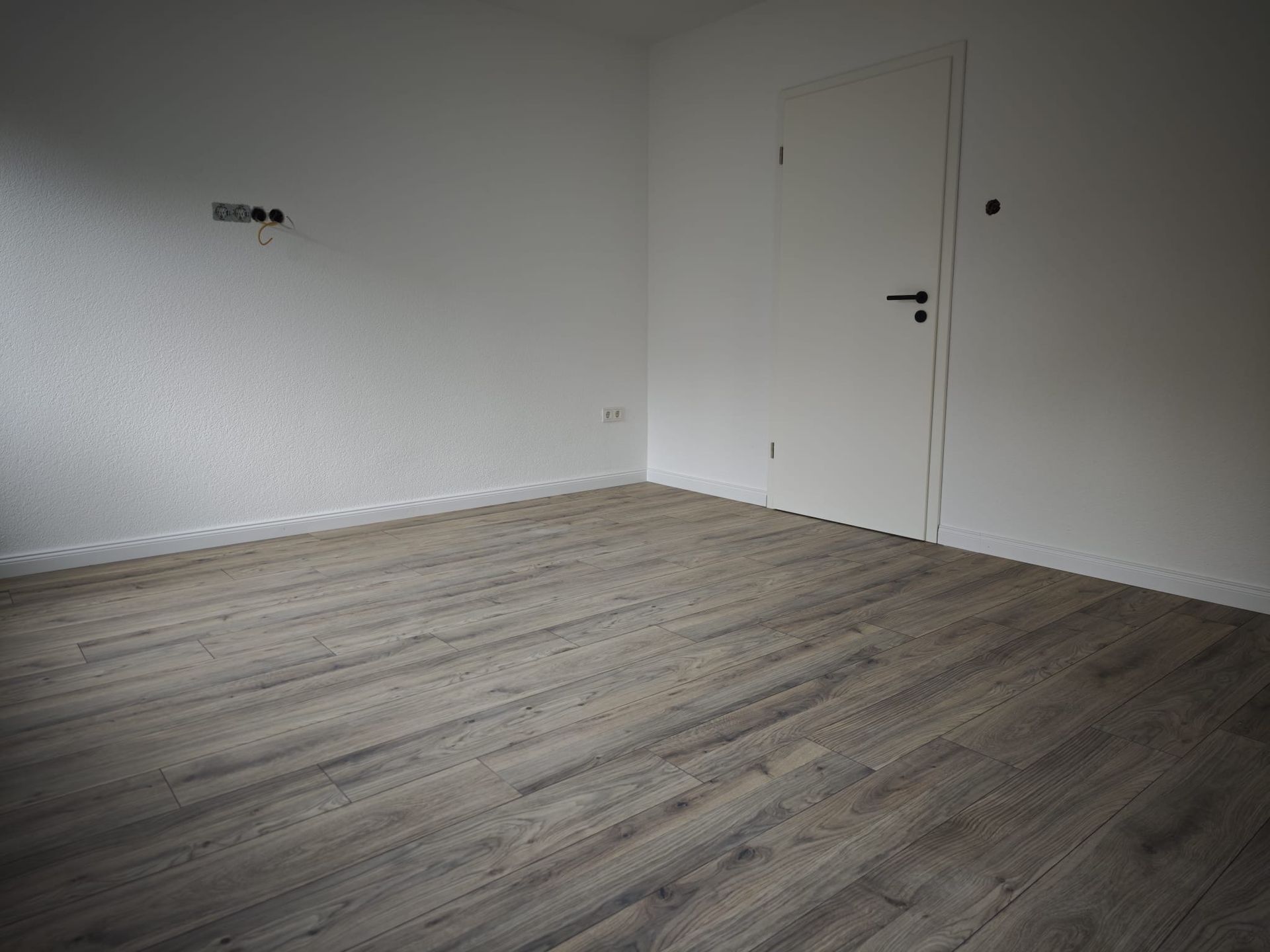 Bodenverlegung Wohnzimmer, KuhnWerk Saar Neunkirchen